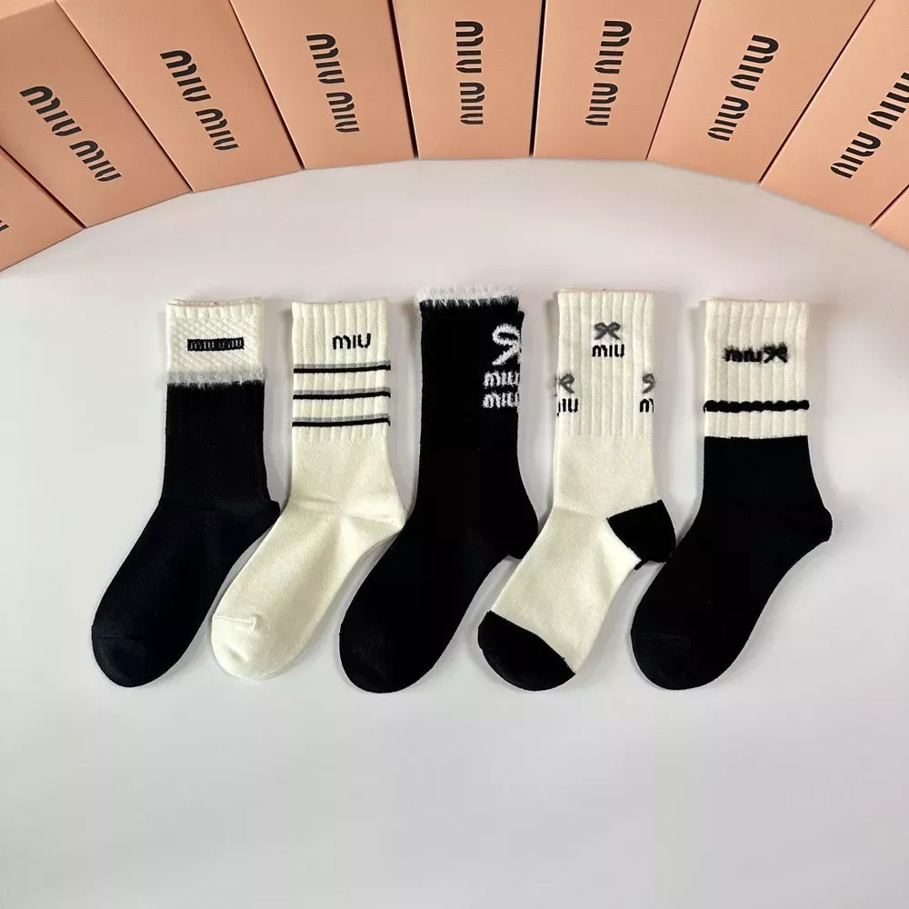 미우미우 클래식 중장목 스택 양말