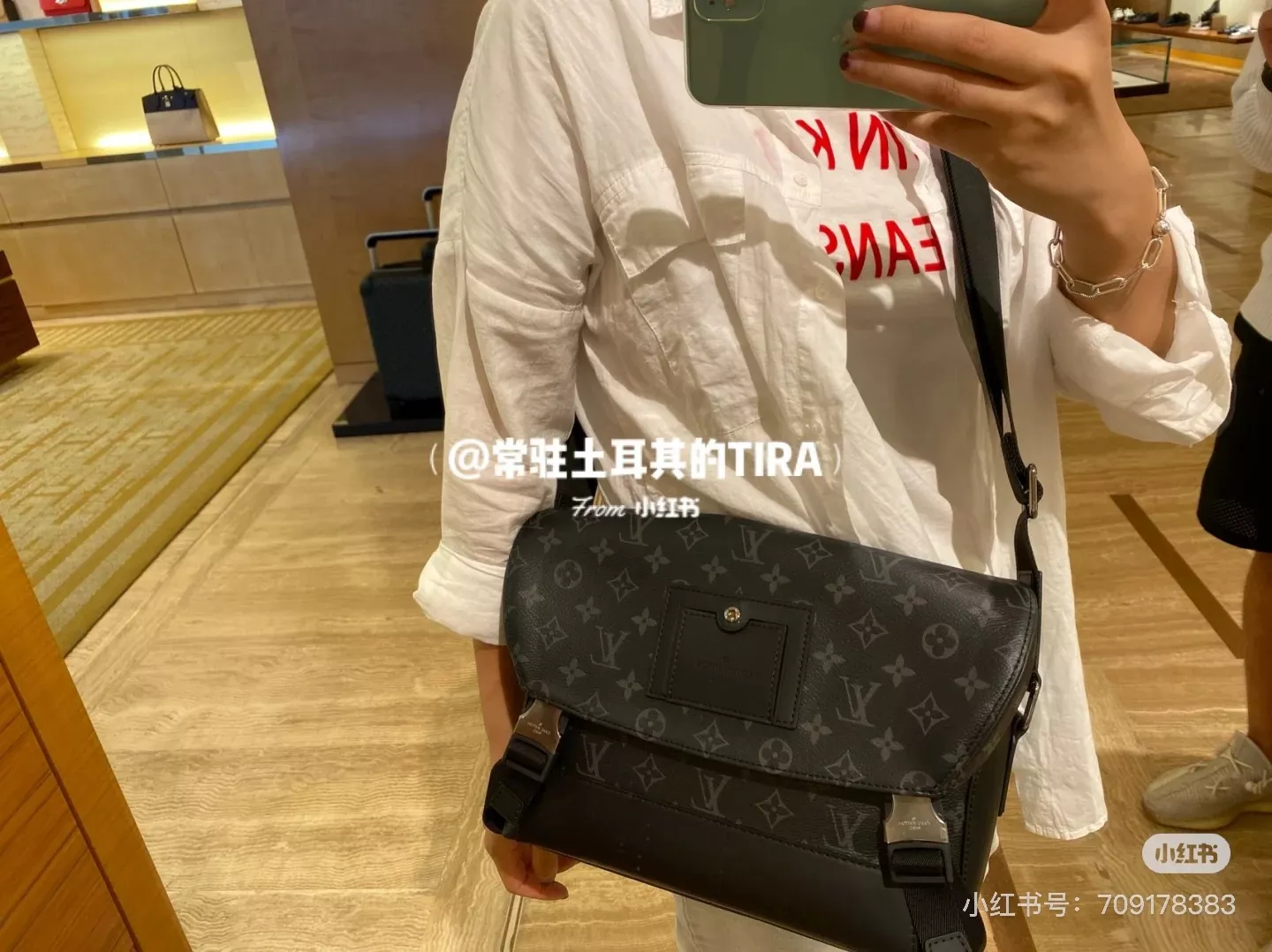루이비통 보이저 남성 우체통 스타일 가방 상세 이미지 18