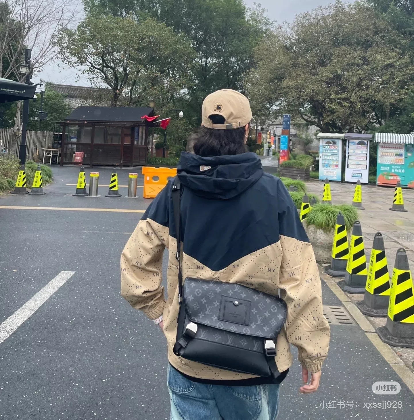 루이비통 보이저 남성 우체통 스타일 가방 상세 이미지 13