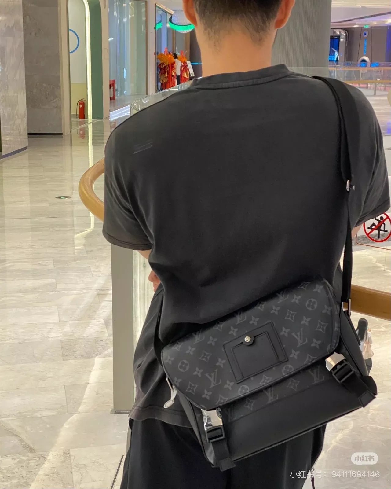 루이비통 보이저 남성 우체통 스타일 가방 상세 이미지 14
