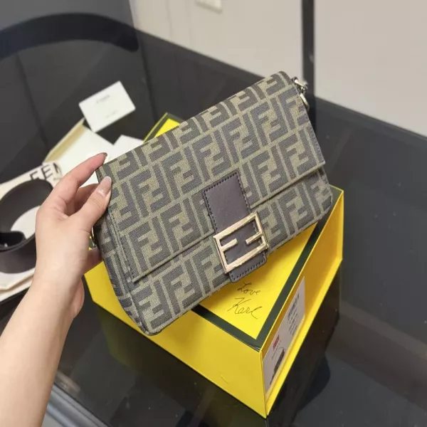 펜디 바게트 실루엣 숄더백