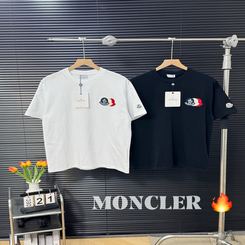 몽클레어 체스트 로고 자수 오버핏 라운드 반팔