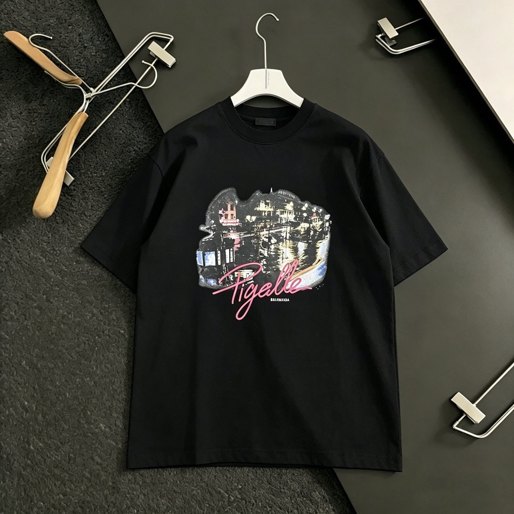 발렌시아가 시티 나이트 그래픽 워싱 반팔탑
