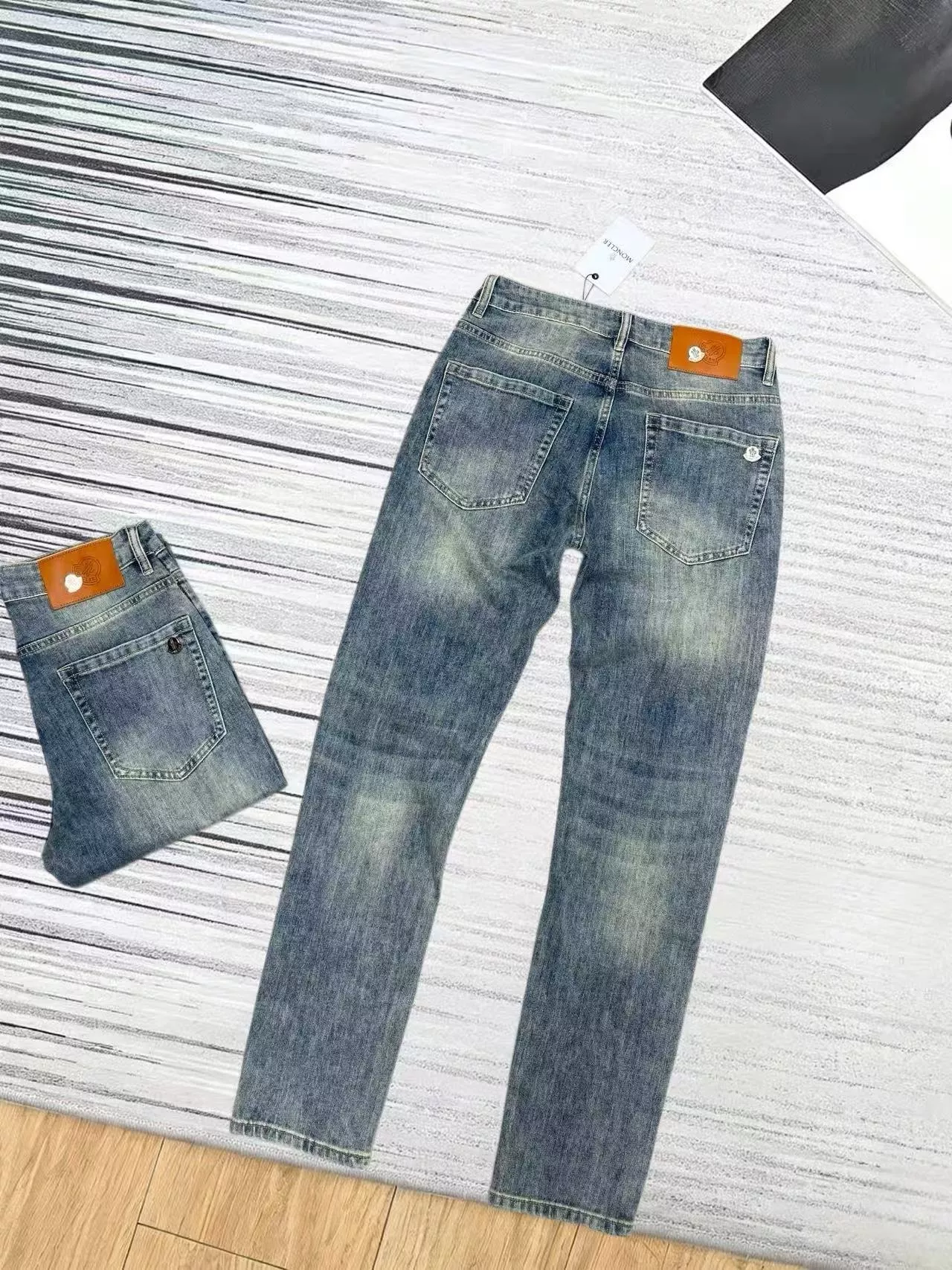 몽클레어 슬림핏 워싱 청바지 상세 이미지 2
