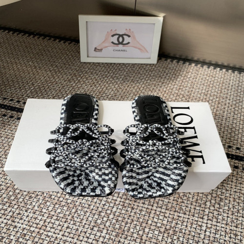 로에베 간결한 무드의 우븐 스트랩 슬리퍼