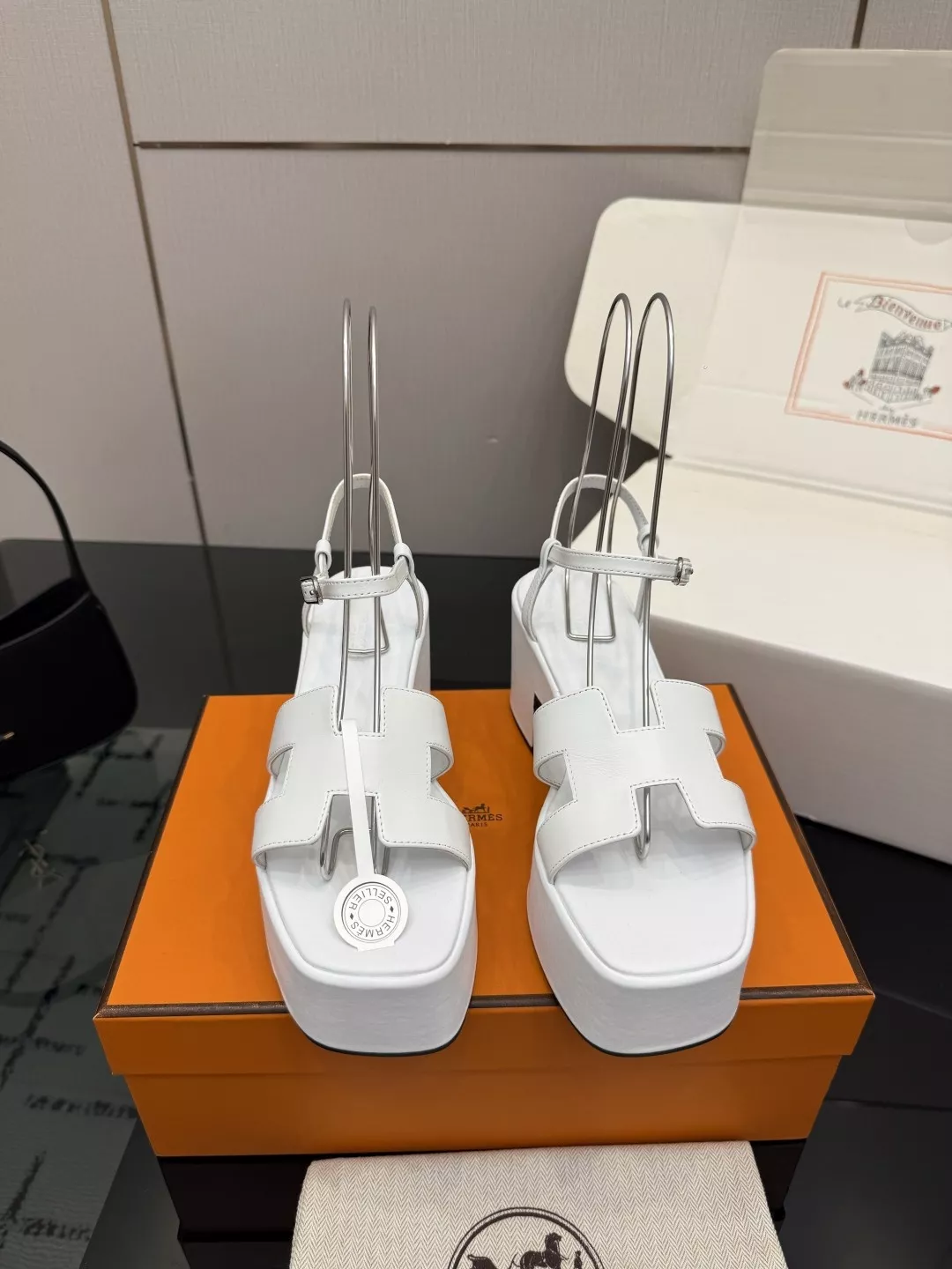 에르메스 산토리니 배색 오픈토 샌들 상세 이미지 1