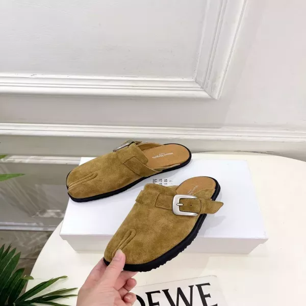 메종마르지엘라 금속 버클 포인트 타비 반슬리퍼