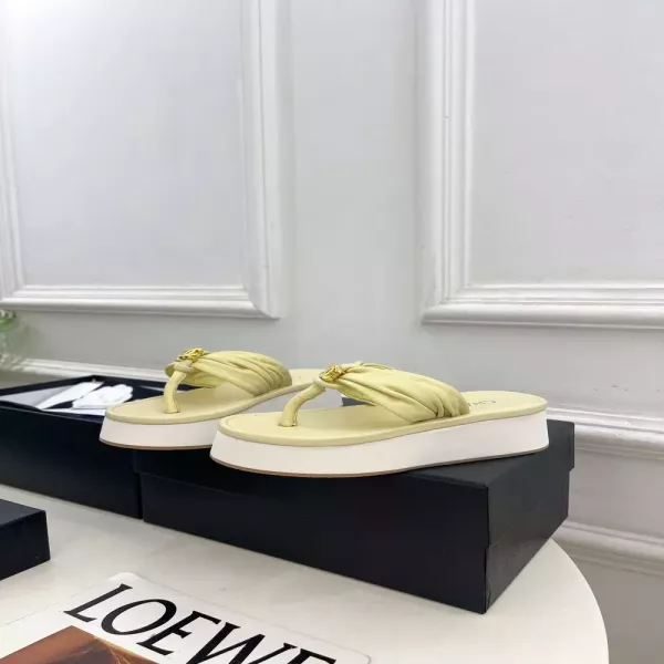 샤넬 더블 C 플리츠 통굽 쪼리 슬리퍼