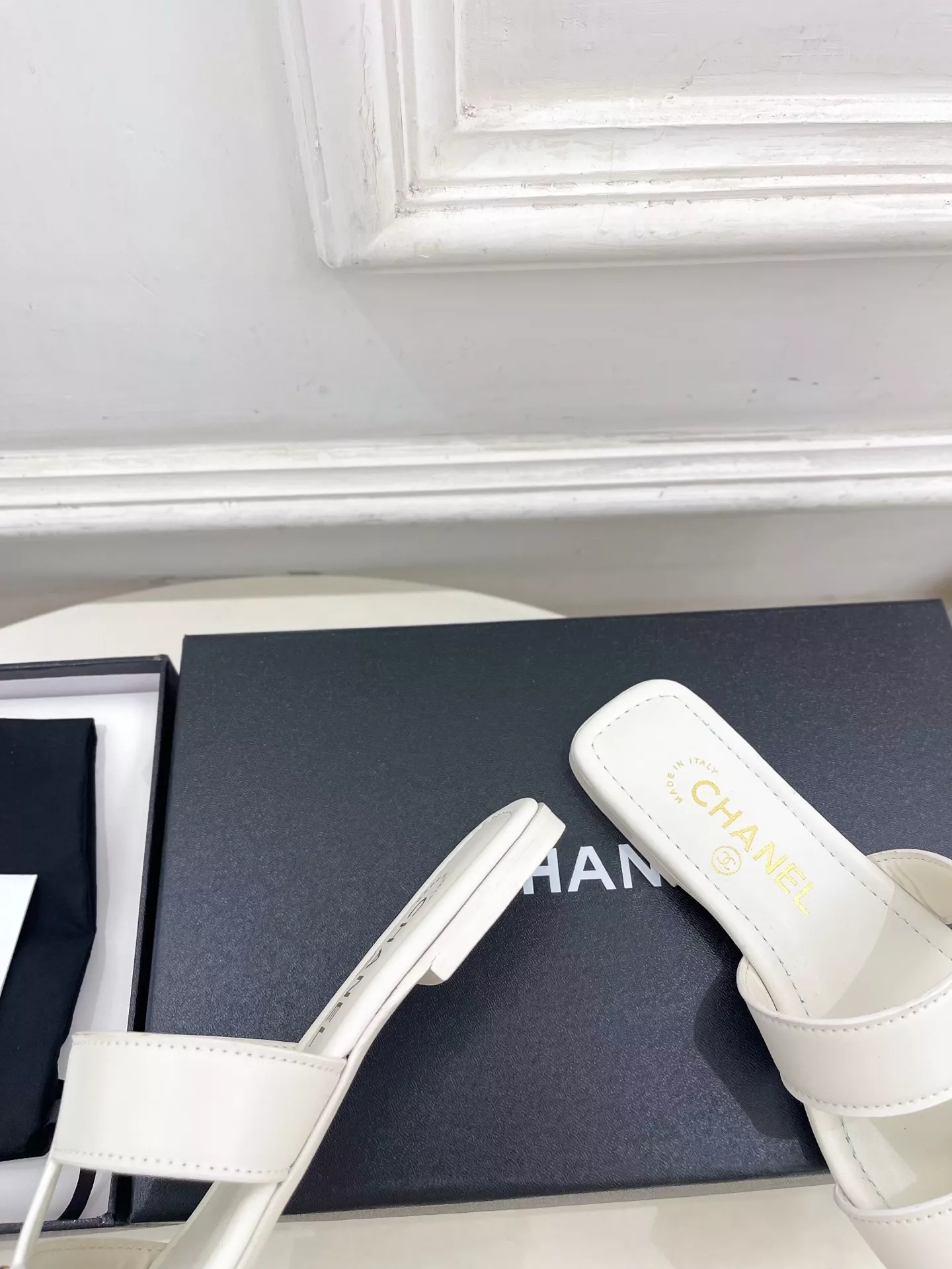 샤넬 더블 씨 컷아웃 로마 플랫 슈즈 상세 이미지 8