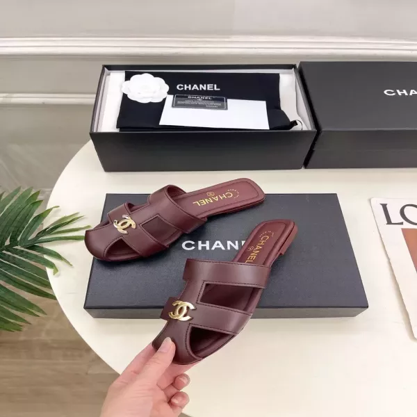 샤넬 더블 C 컷아웃 플랫 슬리퍼