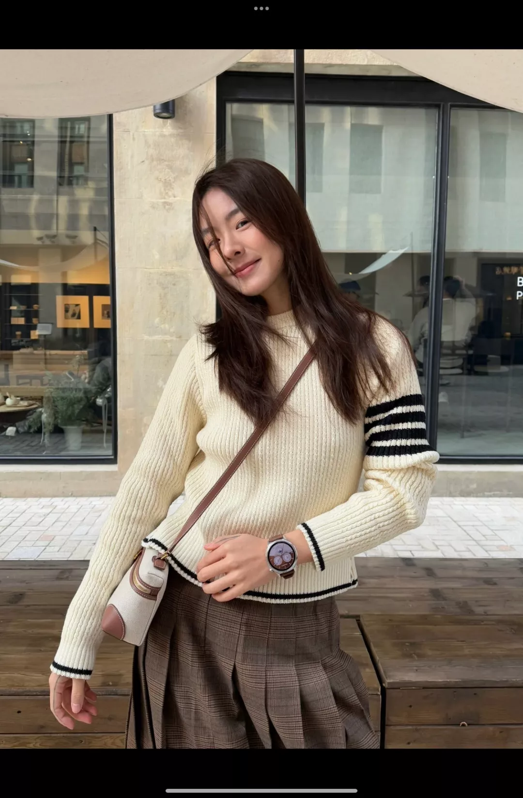 로로피아나 클래식 박스형 크로스 스타일 백 상세 이미지 16