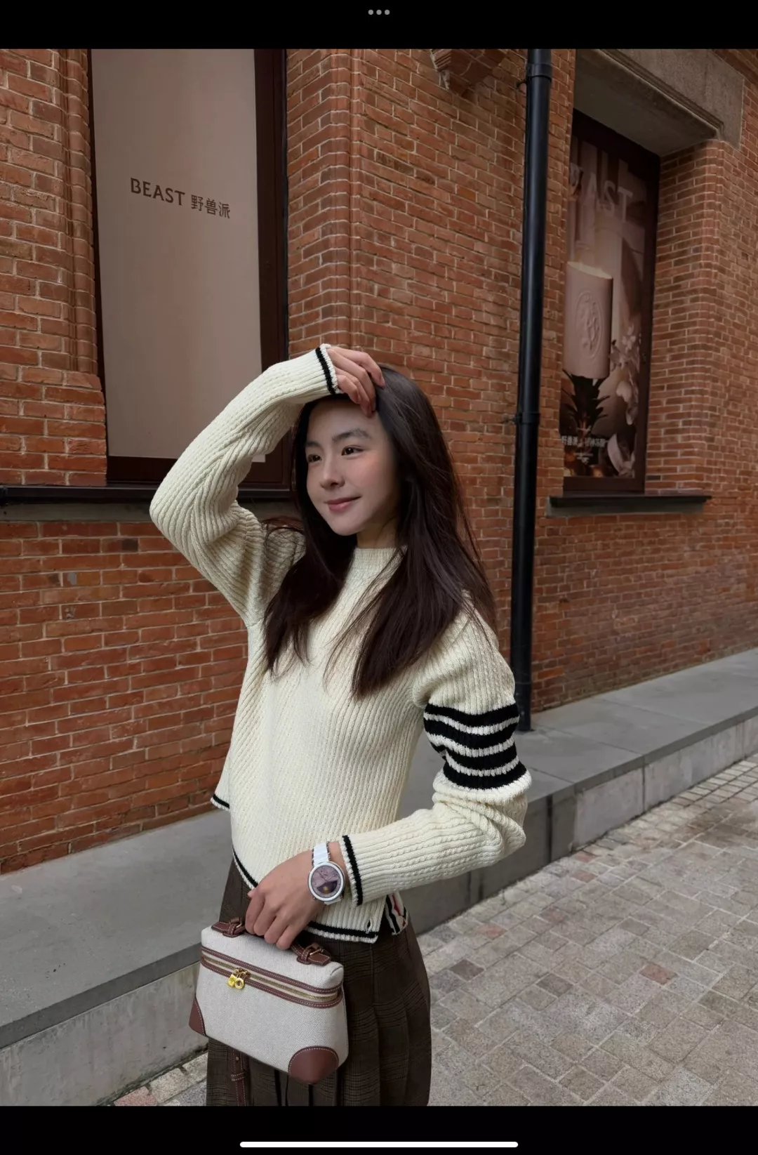 로로피아나 클래식 박스형 크로스 스타일 백 상세 이미지 15
