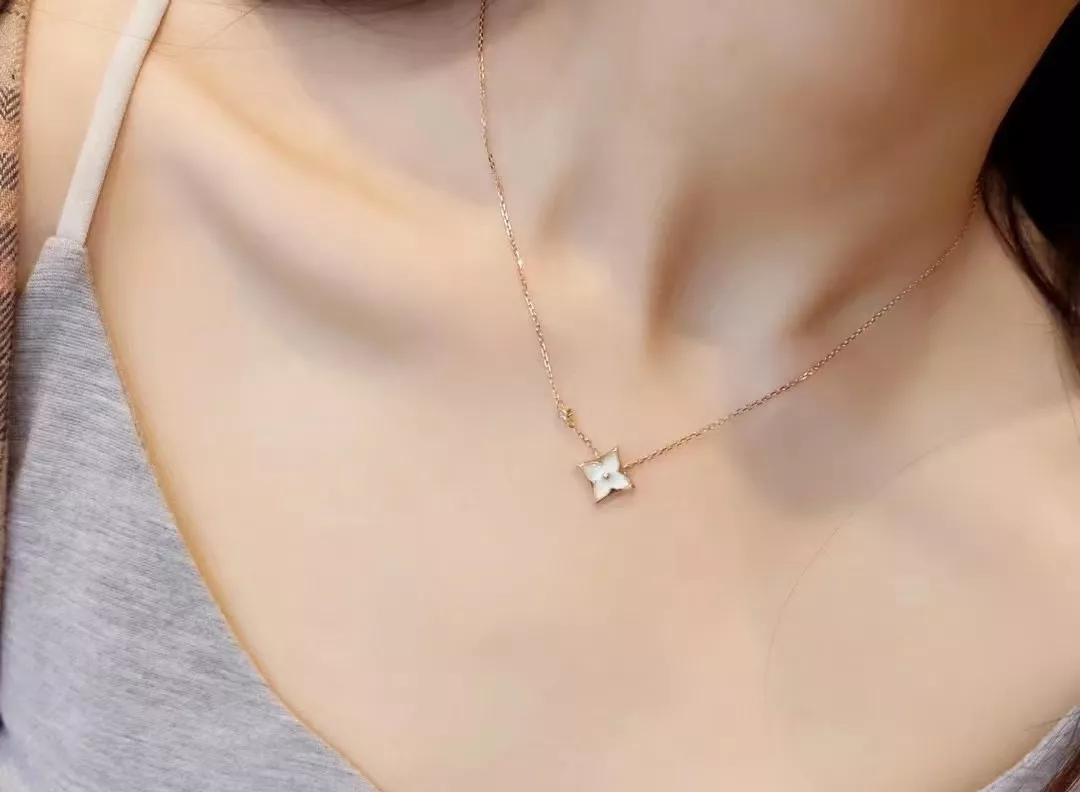 루이비통 플라워 모티브 체인 액세서리 상세 이미지 3