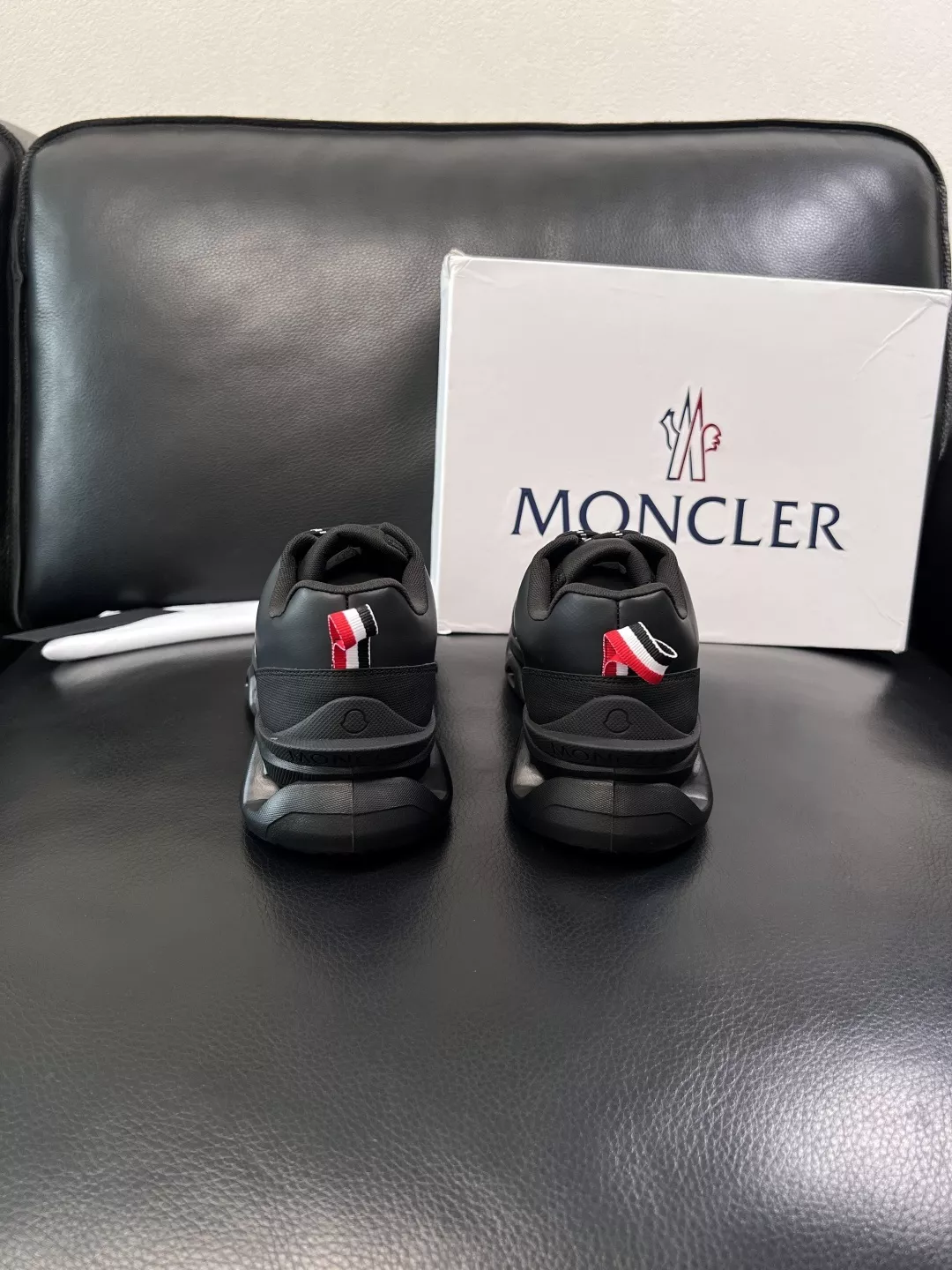 몽클레어 가죽 배색 슬립온 스니커 상세 이미지 8