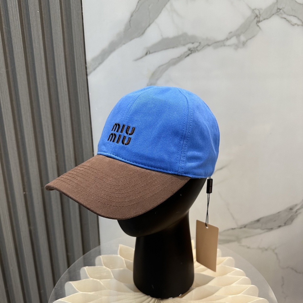 미우미우 배색 자수 포인트 캡 모자