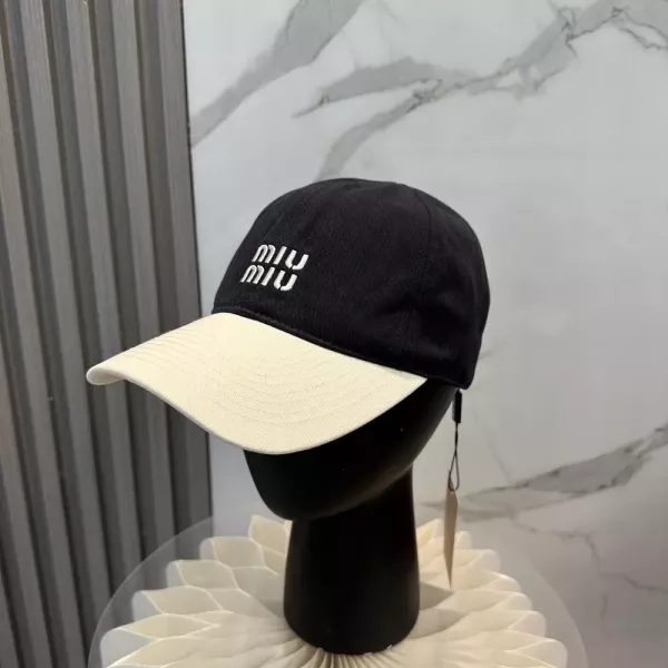 미우미우 배색 자수 포인트 모자