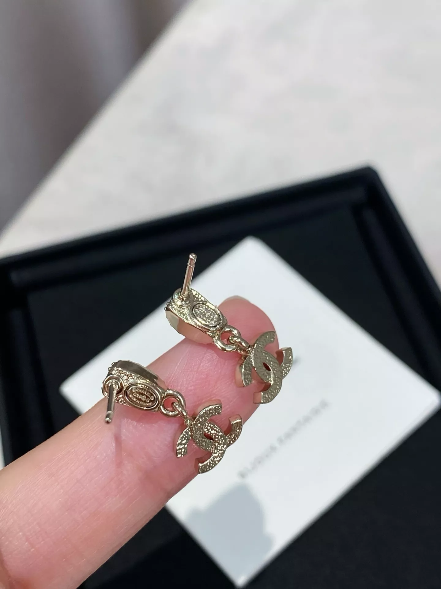 샤넬 블랙 에나멜 더블 씨 이어링 상세 이미지 8