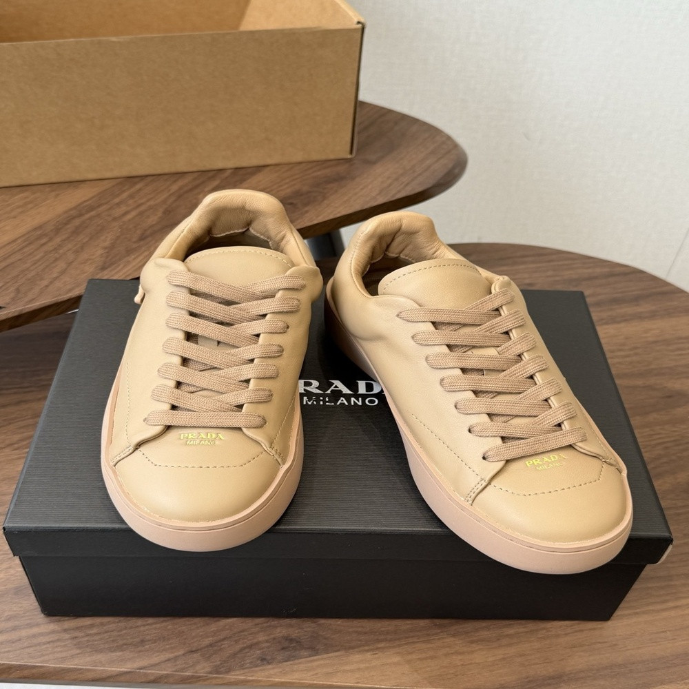 프라다 클래식 캐주얼 스니커즈