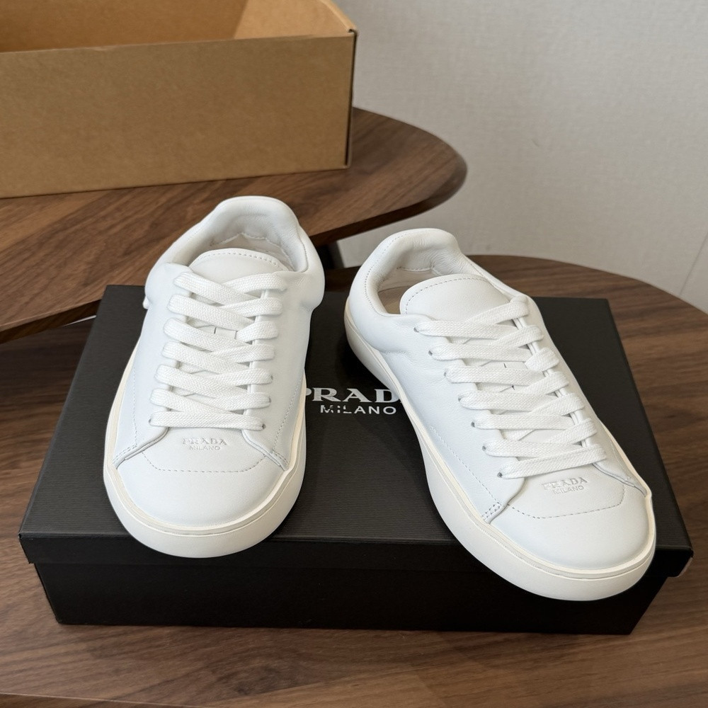 프라다 삼각 로고 포인트 캐주얼 스니커즈