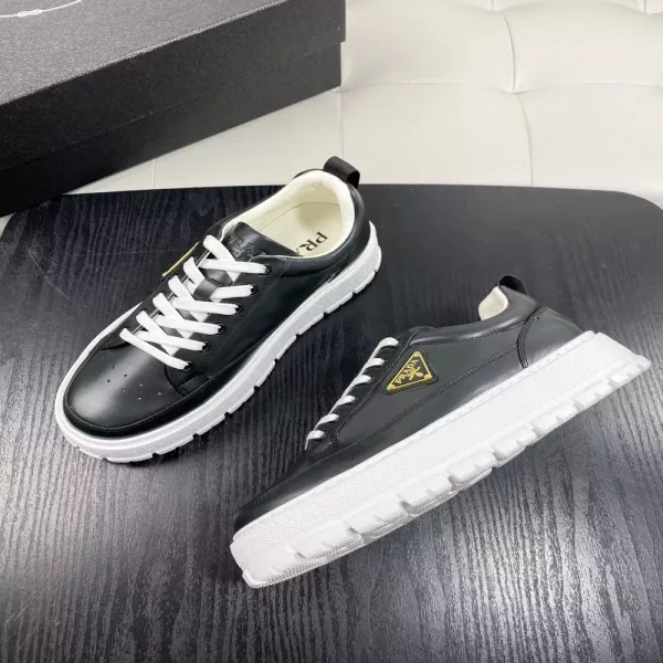 프라다 나파 카프스킨 캐주얼 스니커즈