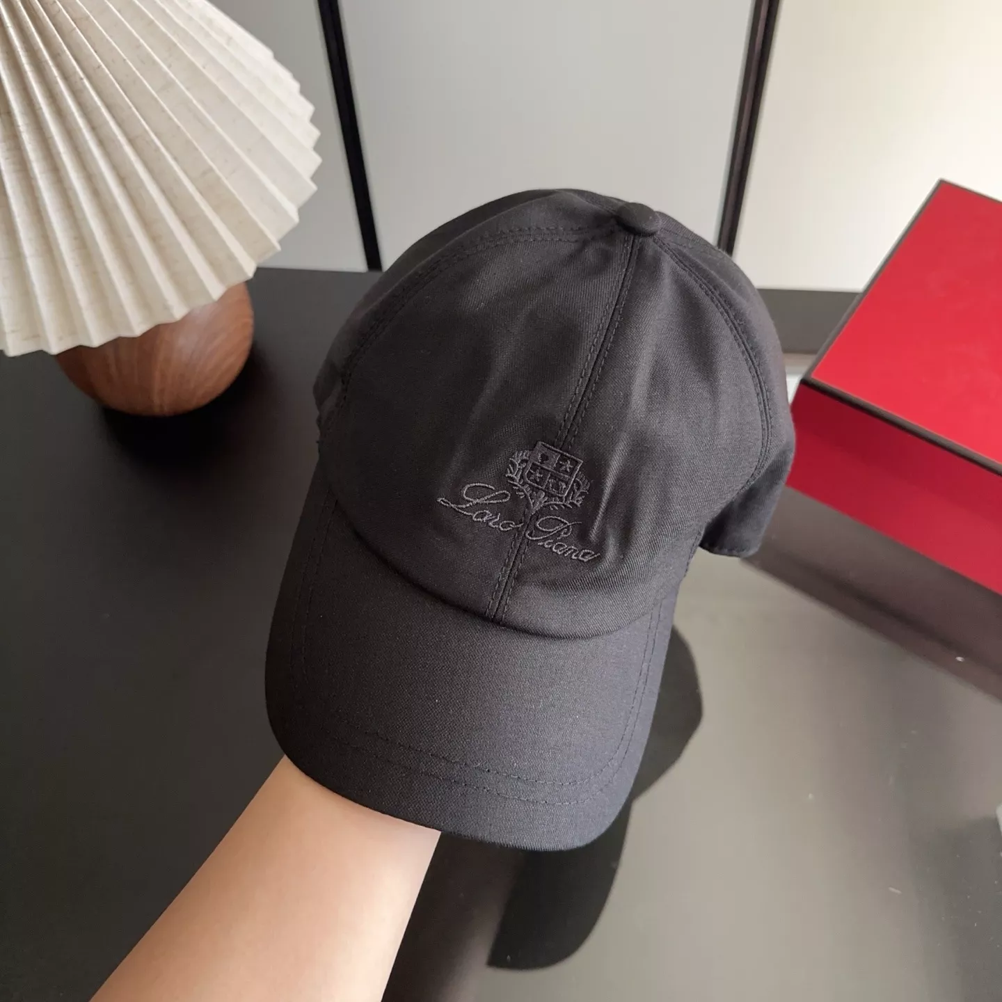 로로피아나 로고 포인트 베이스볼 캡 상세 이미지 6