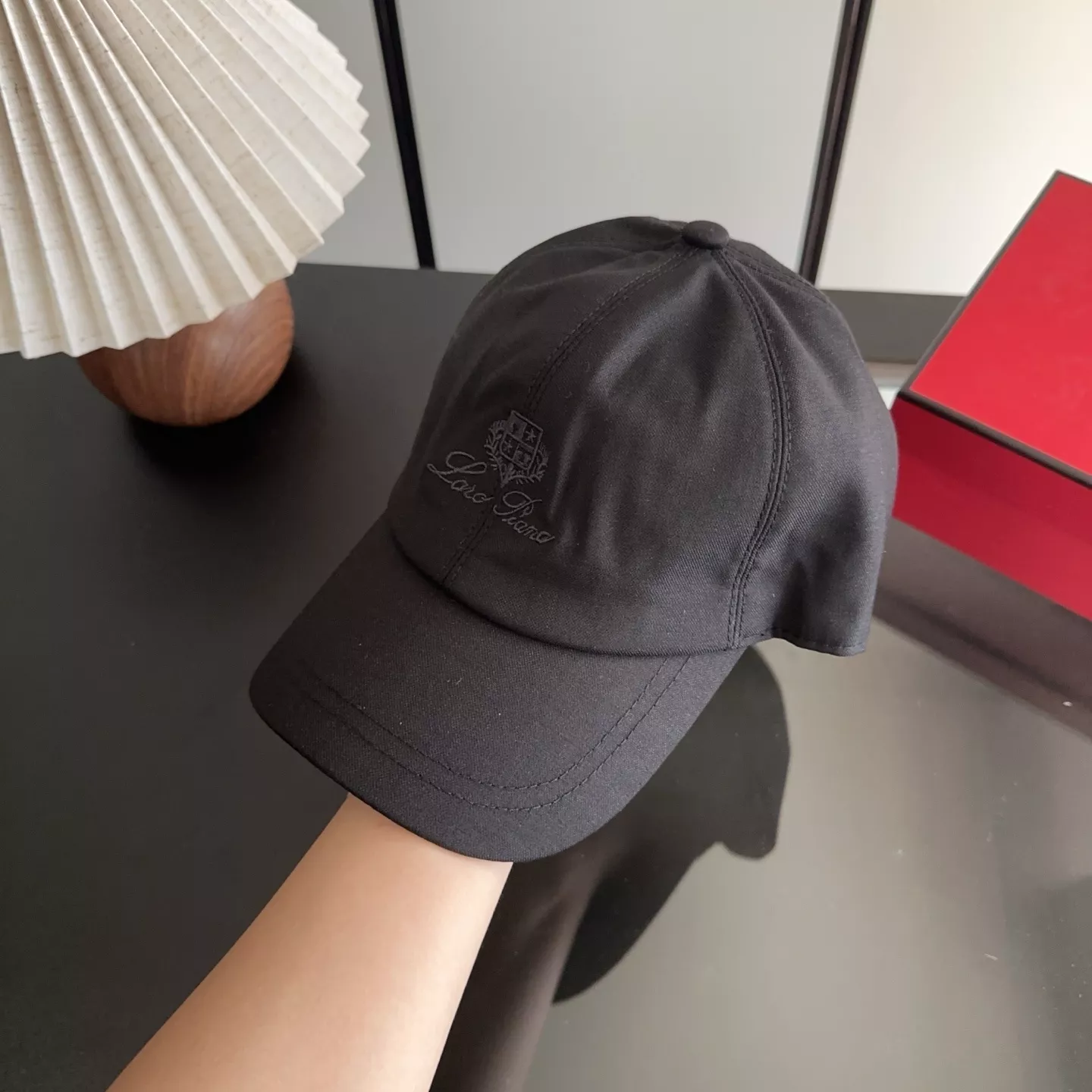 로로피아나 로고 포인트 베이스볼 캡 상세 이미지 5