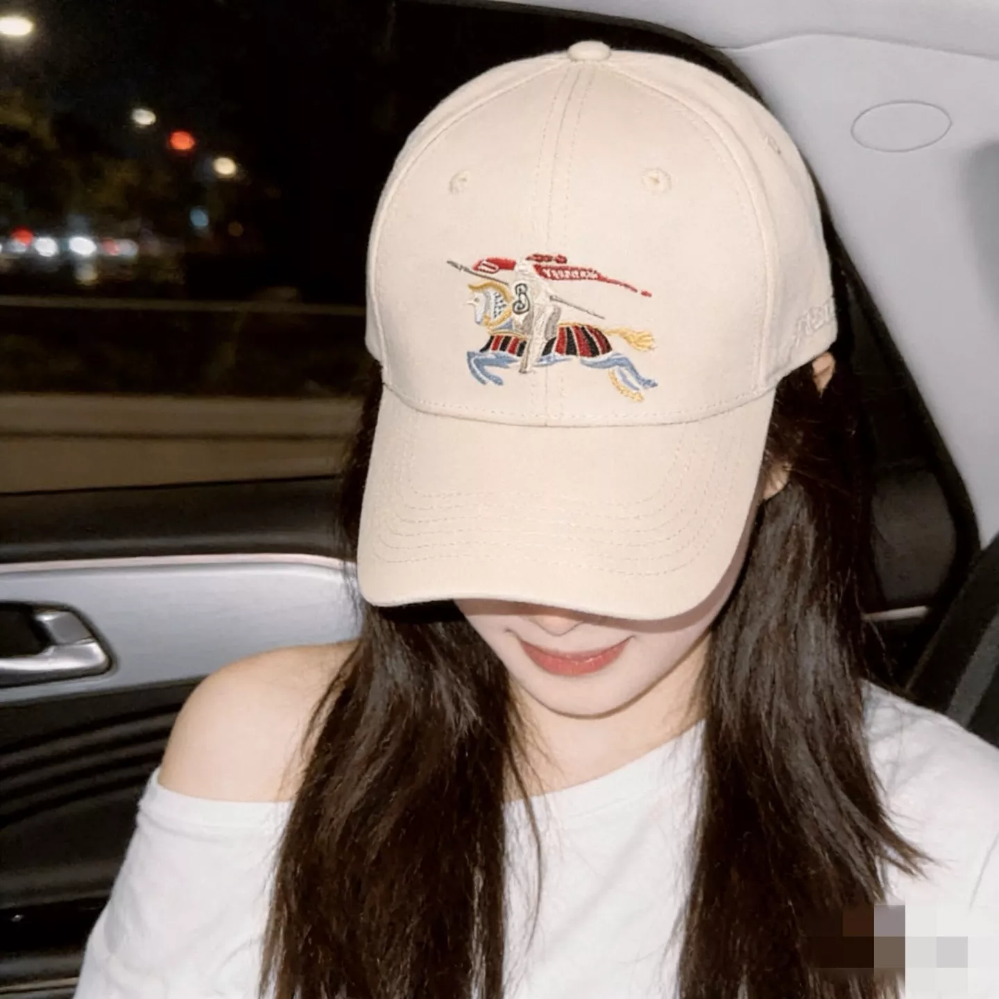 버버리 자수 포인트 베이스볼 캡 상세 이미지 2