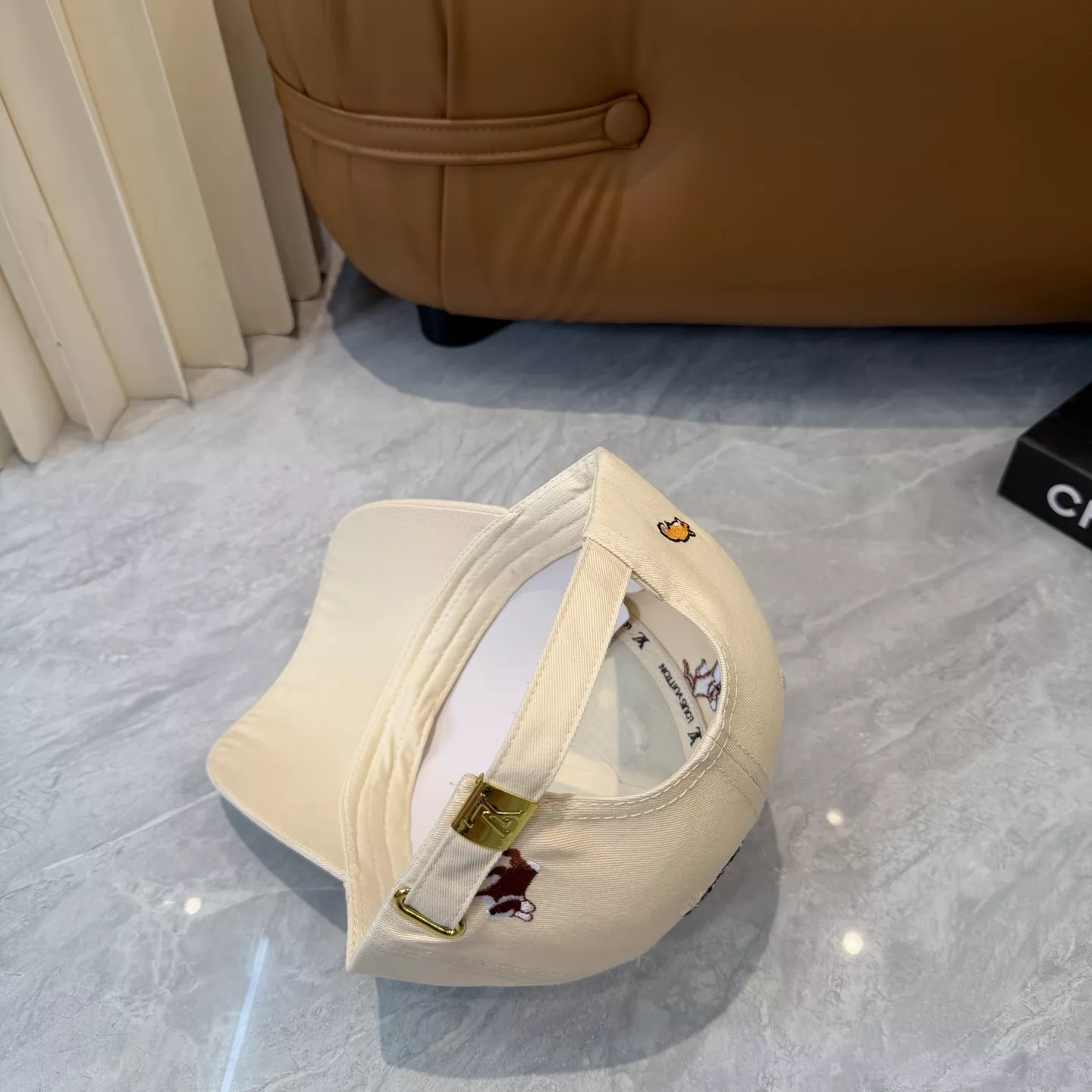 루이비통 자수 포인트 베이스볼 캡 상세 이미지 3