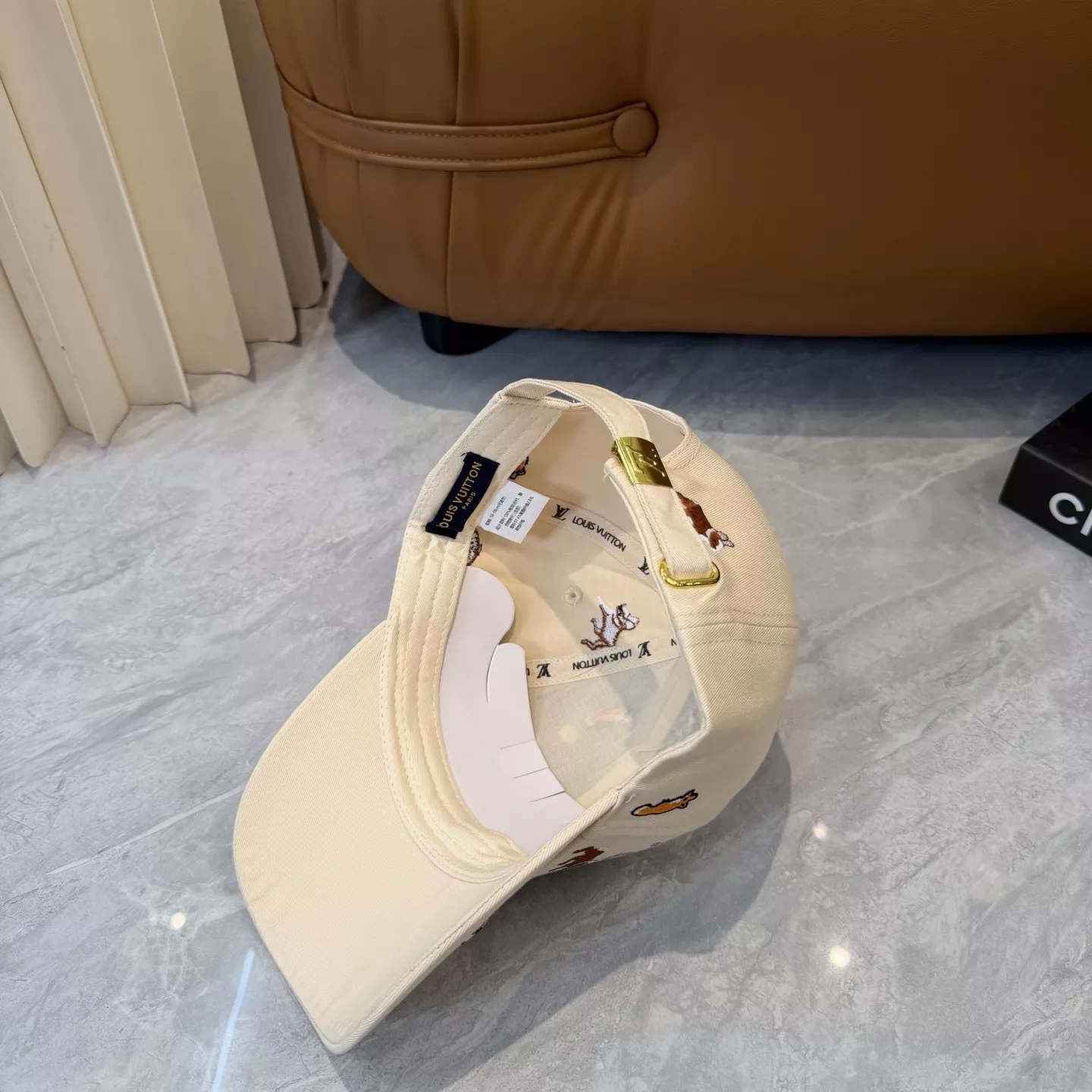 루이비통 자수 포인트 베이스볼 캡 상세 이미지 4