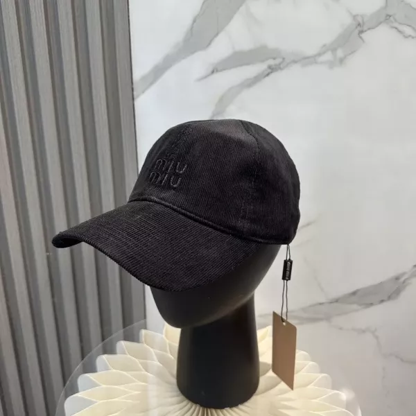 미우미우 코듀로이 자수 로고 캡