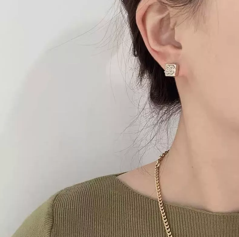 샤넬 미니 스퀘어 이어 스터드 상세 이미지 18