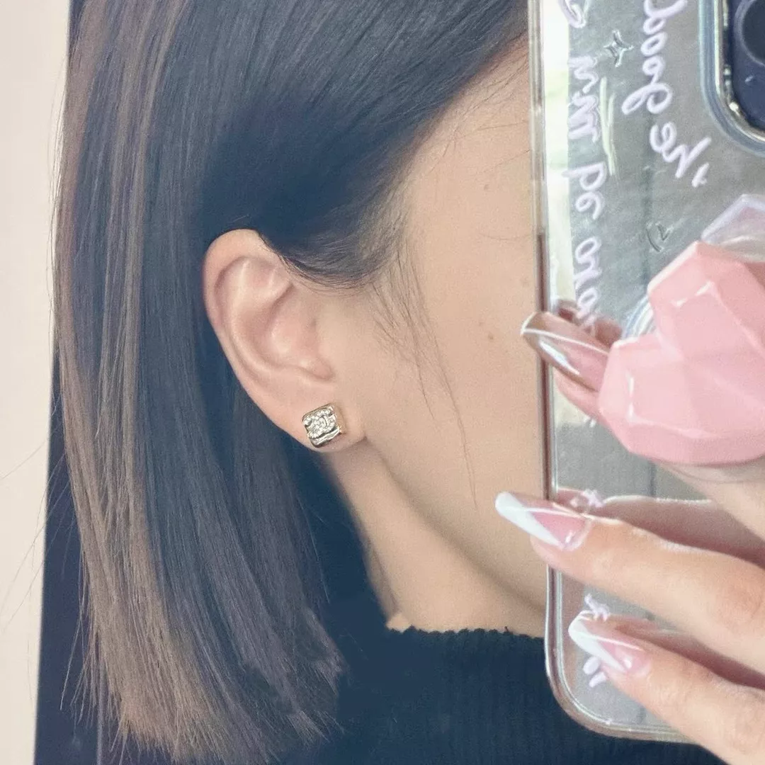 샤넬 미니 스퀘어 이어 스터드 상세 이미지 15