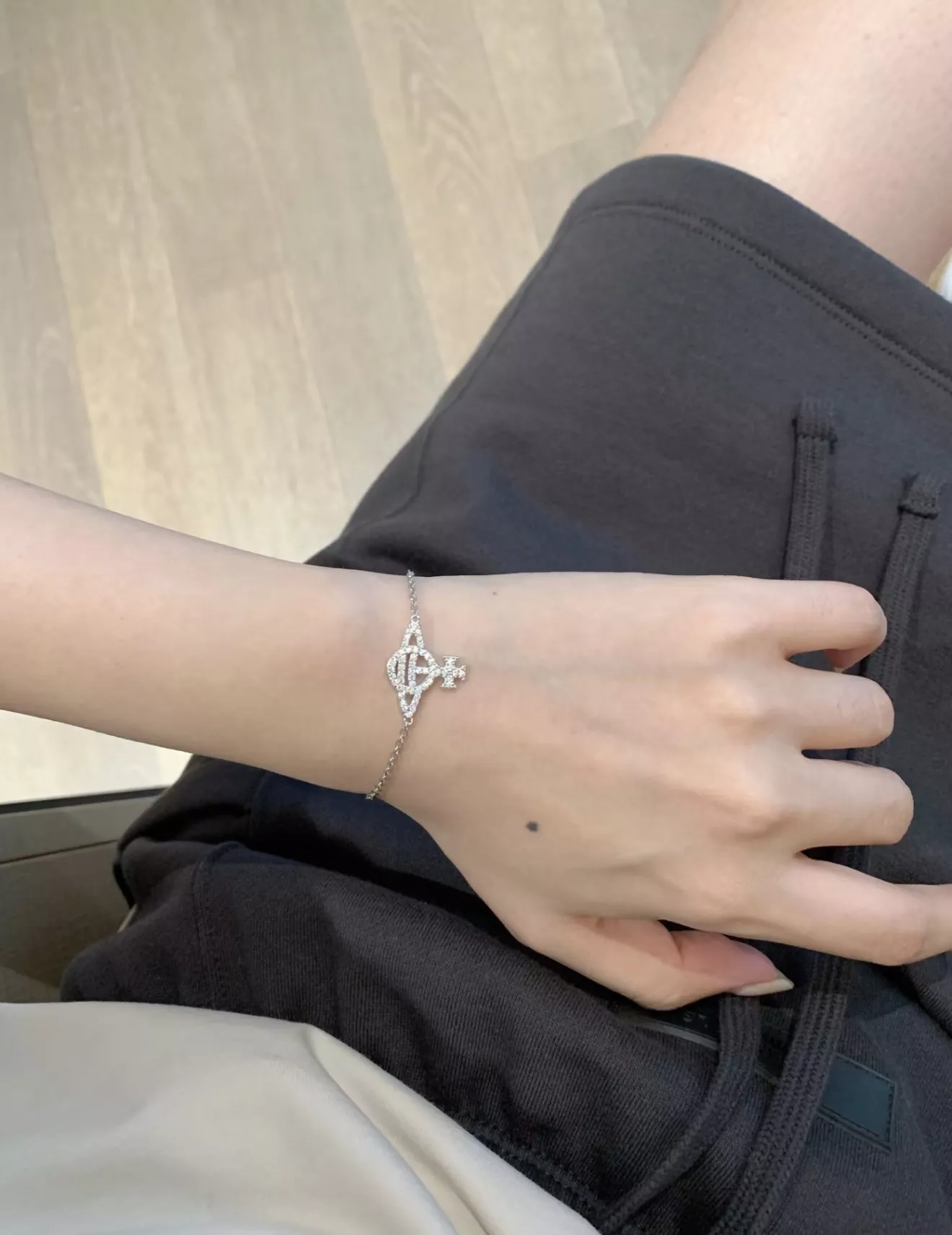 비비안웨스트우드 토성 모티브 체인 주얼리 상세 이미지 18