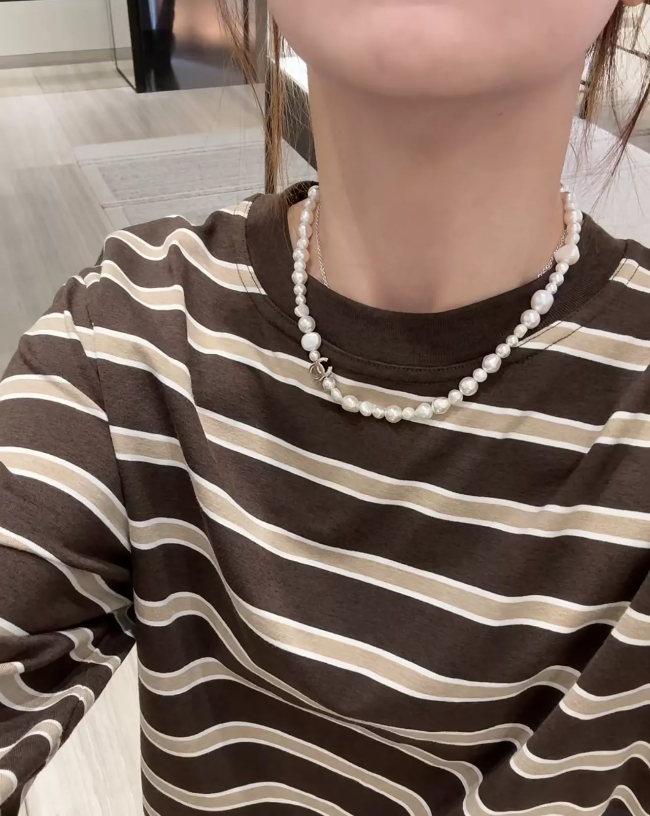 샤넬 진주 장식 더블 로고 네크리스 상세 이미지 11