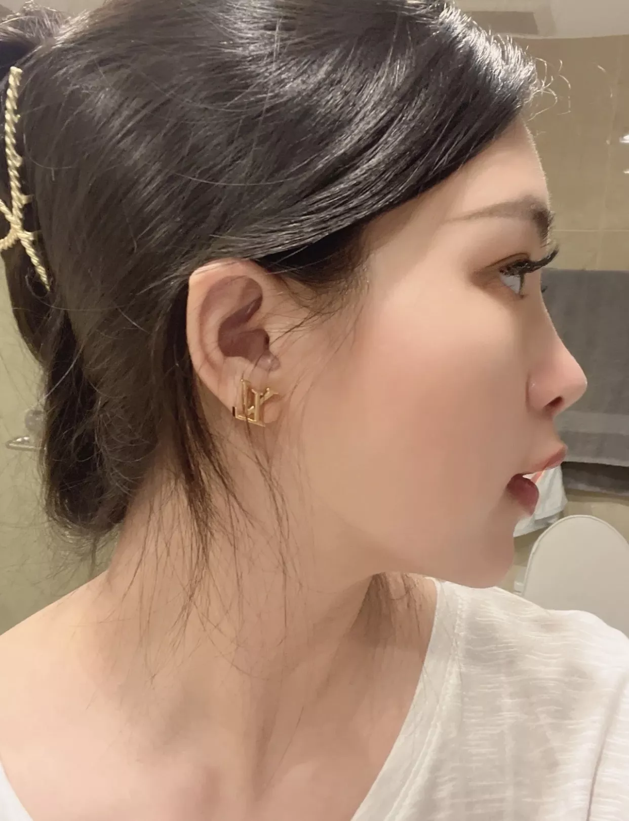 루이비통 로고 이어 스터드 상세 이미지 22