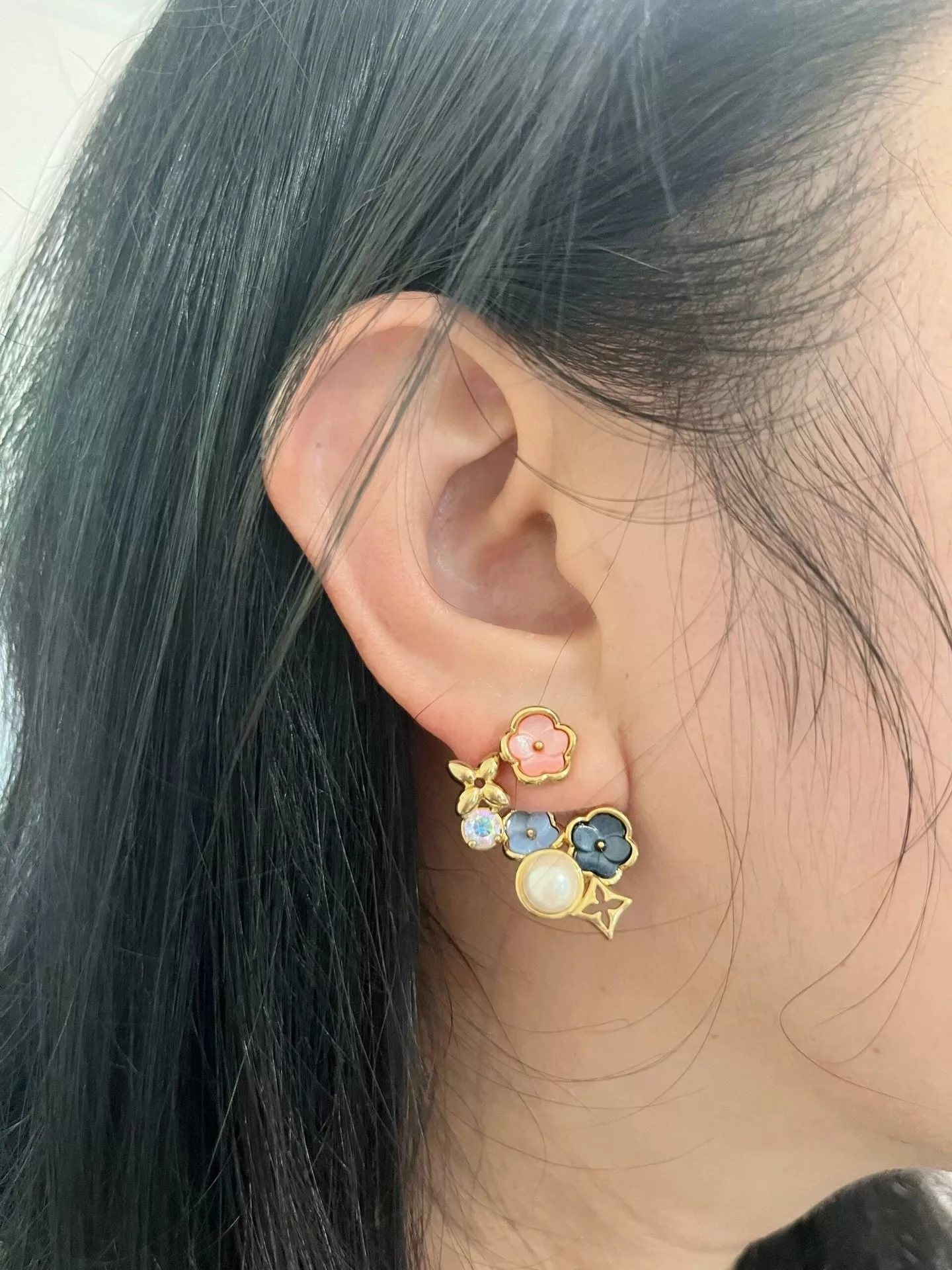 루이비통 플라워 진주 포인트 이어 액세서리 상세 이미지 18