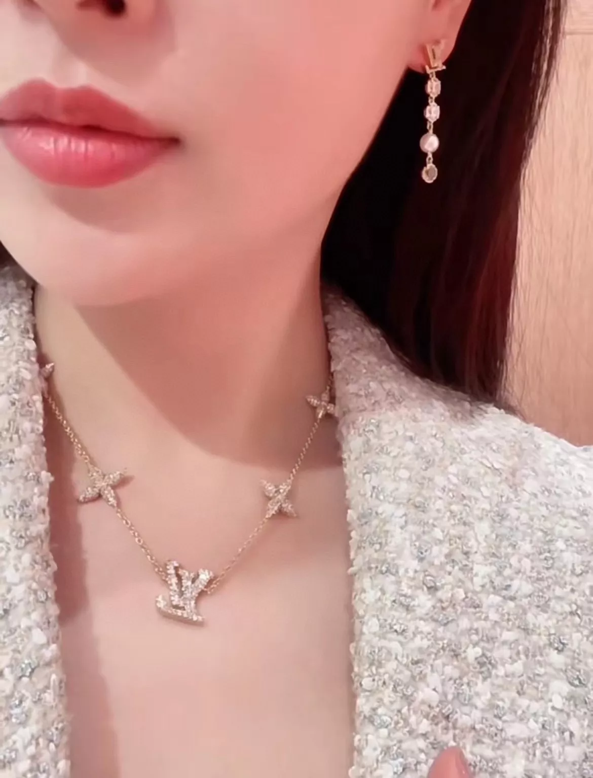 루이비통 핑크 크리스탈 태슬 이어링 상세 이미지 10
