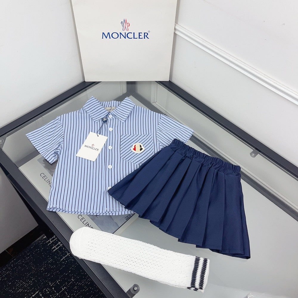 몽클레어 스트라이프 셔츠와 플리츠 스커트 세트