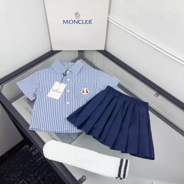 몽클레어 스트라이프 셔츠와 플리츠 스커트 세트
