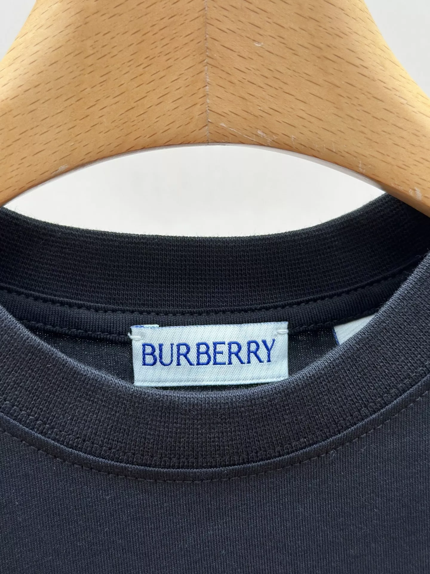 버버리 파일럿 베어 상하이 프린트 코튼 티셔츠 상세 이미지 26