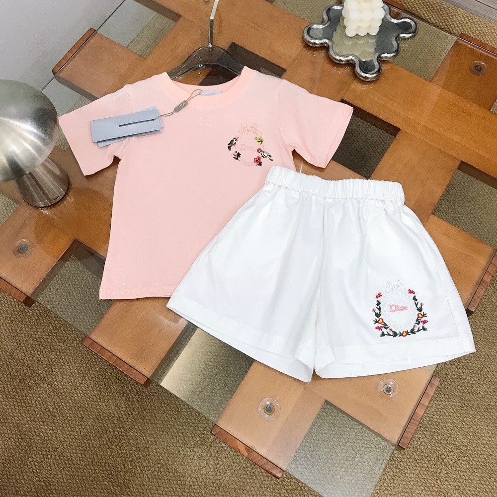 디올 자수 포인트 코튼 반팔과 쇼츠 구성