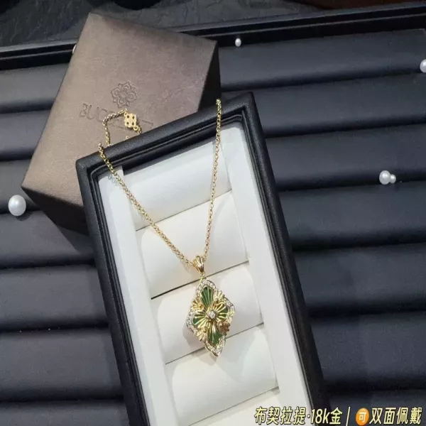 부첼라티 클로버 모티브 장식 네크리스