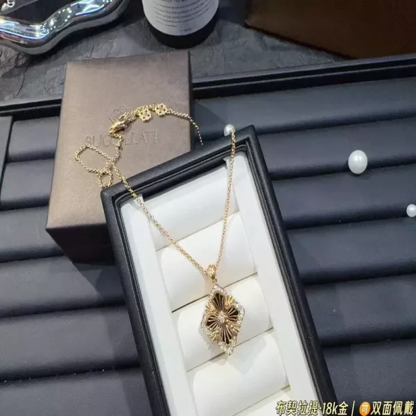 부첼라티 클로버 모티브 로즈골드 톤 네크리스