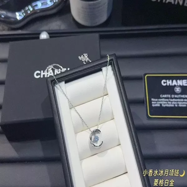 샤넬 코코 크러쉬 워터문 포인트 네크리스