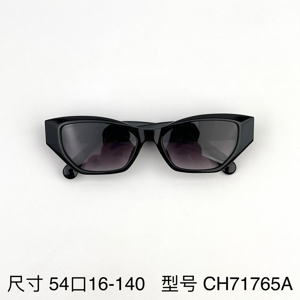 샤넬 진주빛 더블 씨 장식 선글라스
