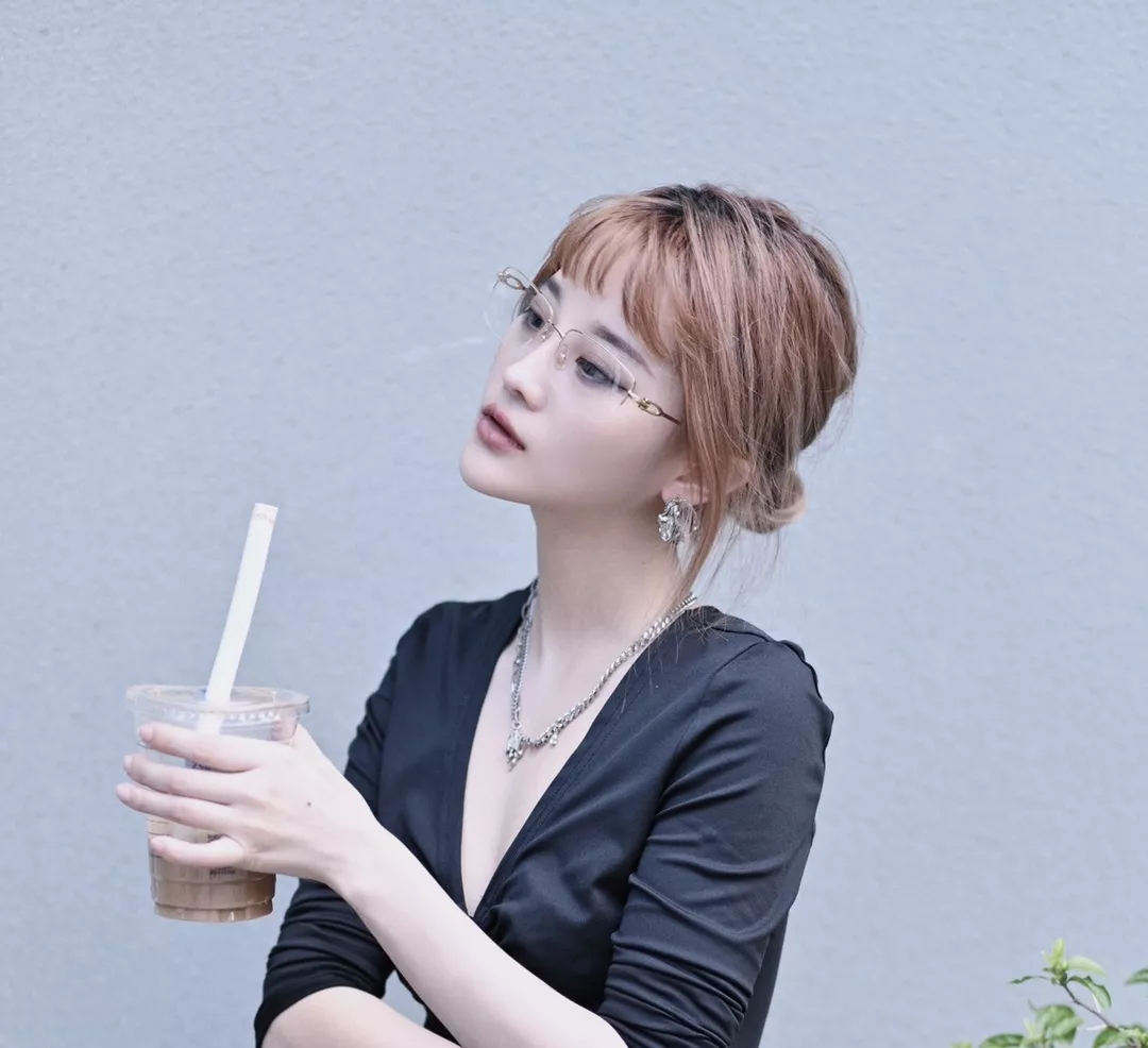 까르띠에 클래식 C 라인 반무테 광학 안경테 상세 이미지 35