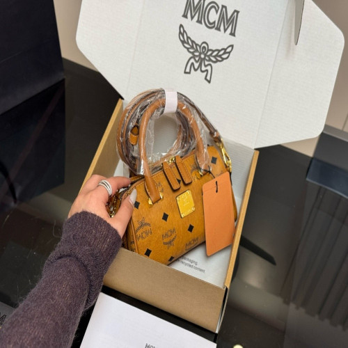 엠씨엠 미니 필로우 실루엣 백