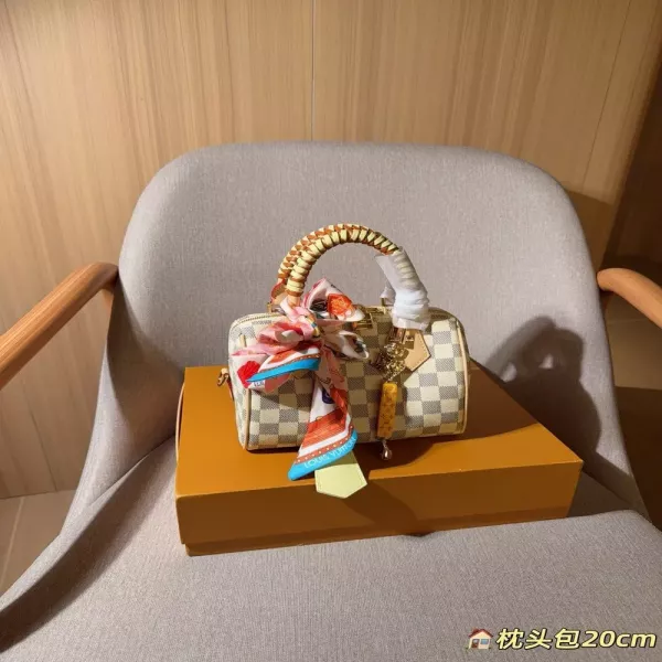 루이비통 화이트 다미에 패턴 탑핸들 백