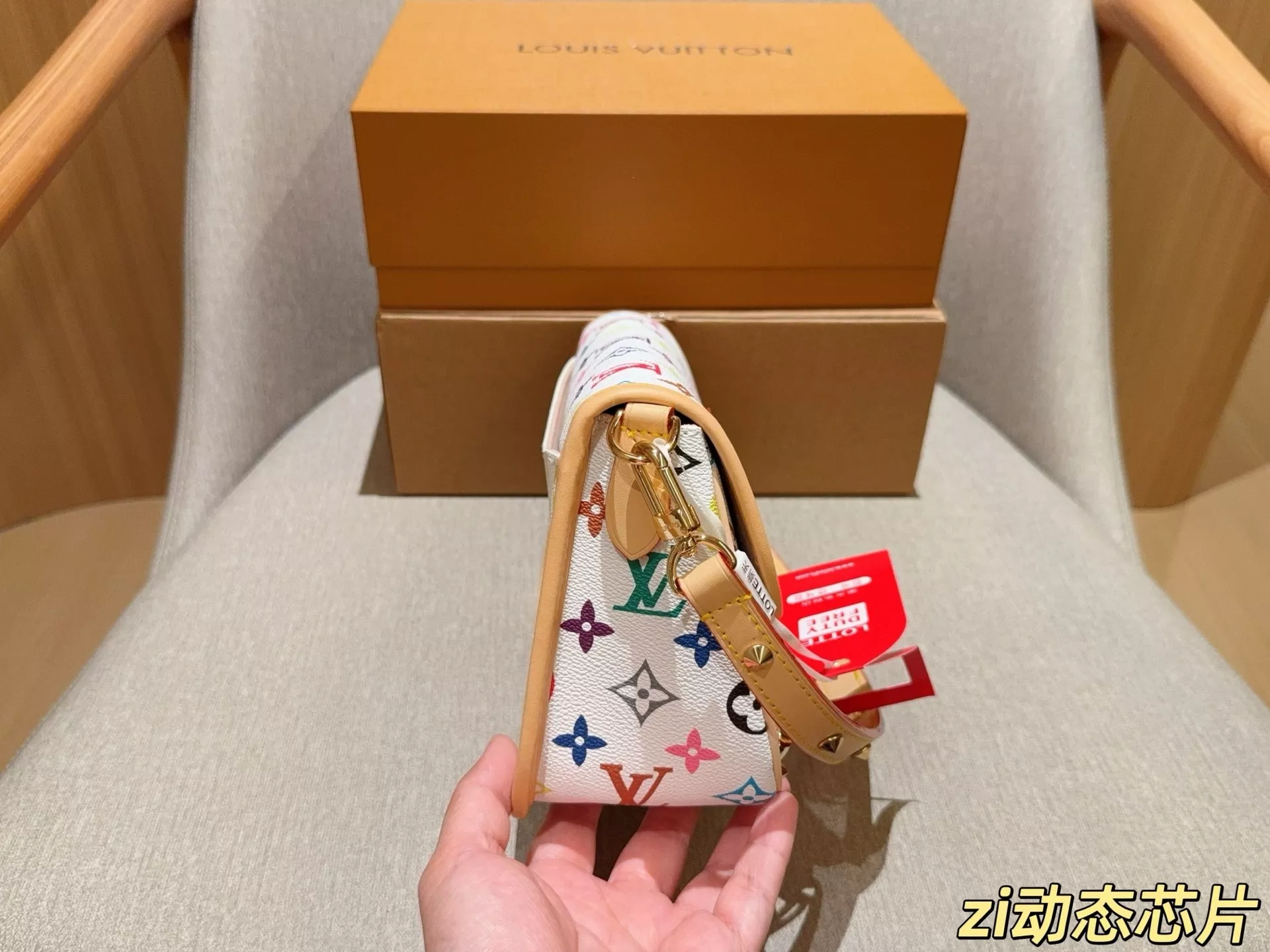 루이비통 무라카미 협업 화이트 멀티컬러 숄더백 상세 이미지 5