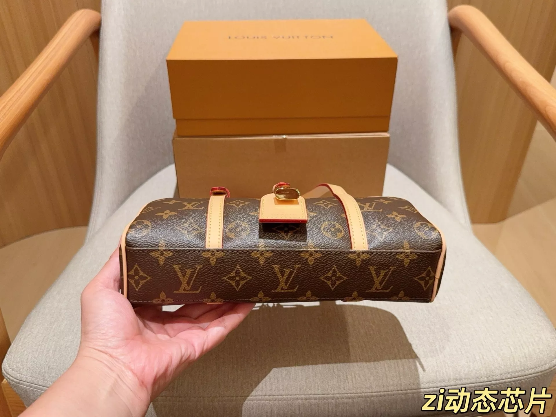 루이비통 행온 볼링 스타일 숄더백 상세 이미지 6
